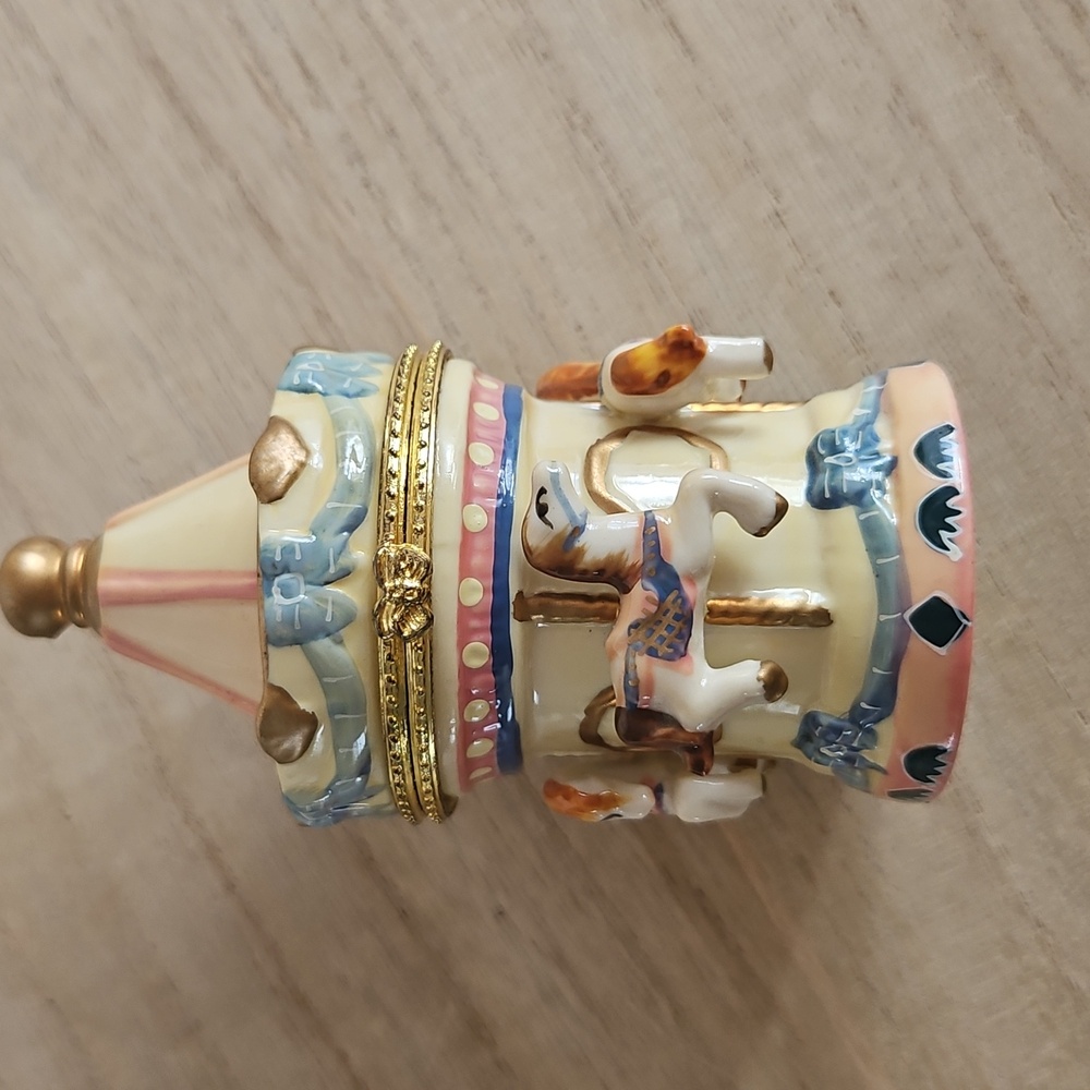 Small Carousel Ceramic Box - Picture 2 of 10